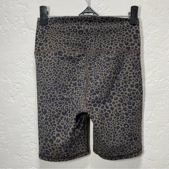 Alo Yoga Leopard High Waisted Vapor Biker Short size XXS - Picture 6 of 7